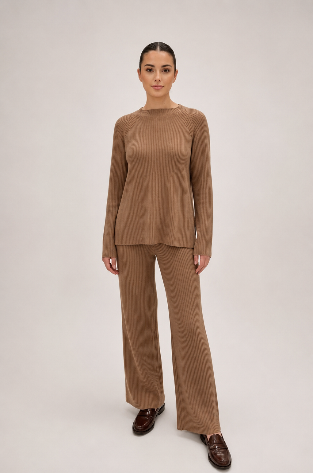 Knitted lounge set in camel brown